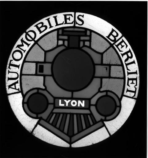 Verrière logo de la marque Berliet