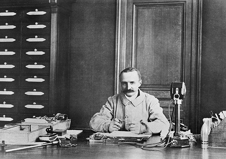 Marius Berliet dans son bureau de Monplaisir