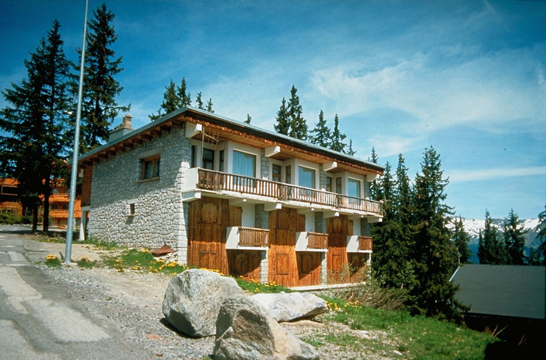Elévation principale. Vue de trois quarts gauche.