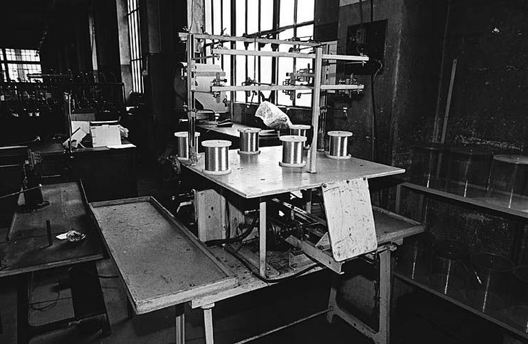 Machines à bobiner, machines à assembler, machines à laminer, machine à contrôler de l'usine Dorures Louis Mathieu Industrie