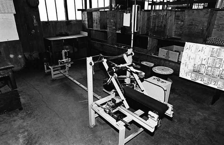 Machine de contrôle du fil câblé technique dite visiteuse