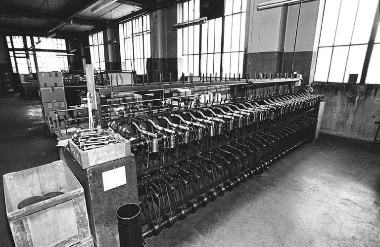 Rouet volette, pour fil très fin (type soie), le rouet tourne très lentement