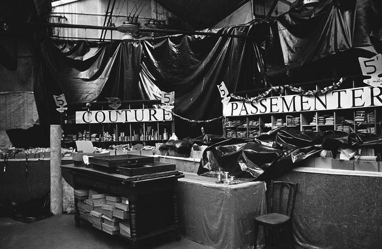 Atelier de passementerie au moment de l'ouverture de l'usine annuelle