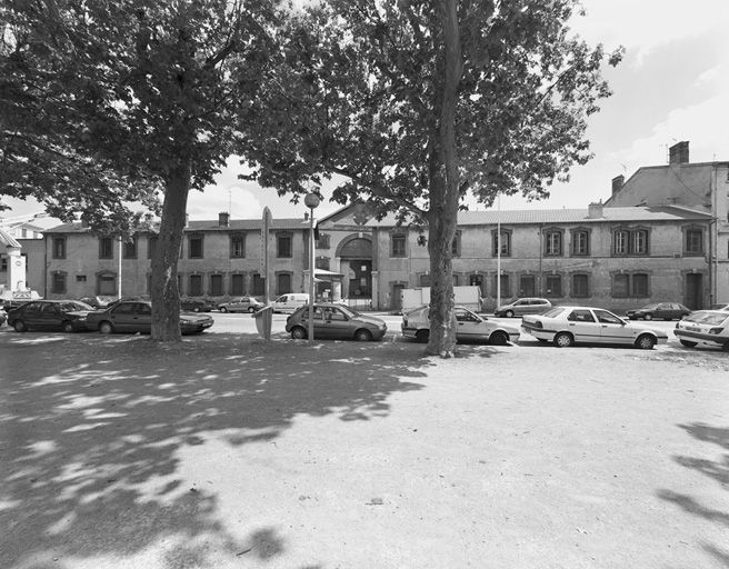 Vue de la façade ouest du quai Rambaud