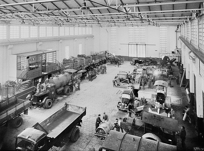 Vue d'ensemble de l'intérieur du hall mécanique en 1957.