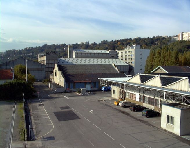 Vue générale sud, premier plan : bâtiment administratif