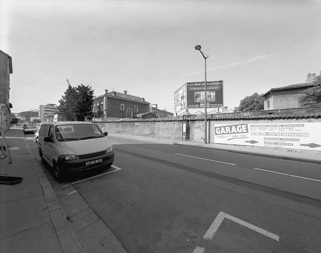 Vue d'ensemble maison rouge de la rue Michel Berthet