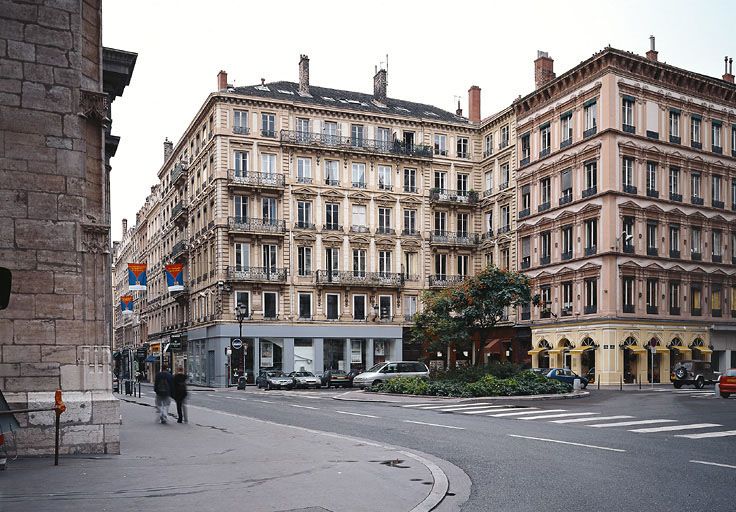 Vue générale de situation depuis la place Saint-Nizier.