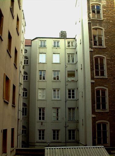 Elévation postérieure et travée d'escalier