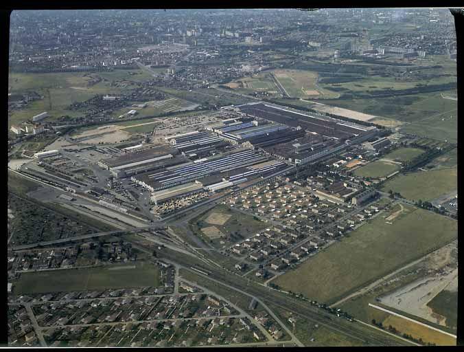 Vue générale zénithale de l'usine RVI de vénissieux et de la cité Berliet.