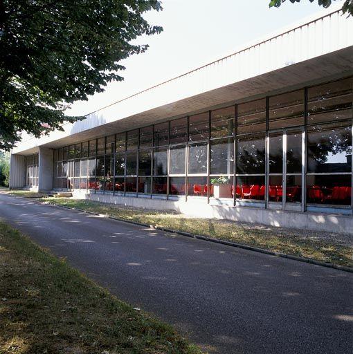 Restaurant d'entreprise, localisée dans la cour A.