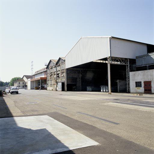 Fonderie, secteur noyautage, ancienne fonderie aluminium, en fond porte B, sécurité générale de l'usine (pompiers)