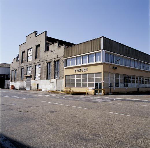 Anciens bureaux de la forge fermée en juin 2000.