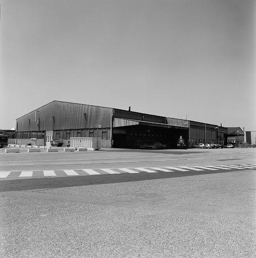 CDIPR, bâtiment E8, ancien bâtiment de stockage de pièces extérieures, ancien magasin des autobus et autocars.