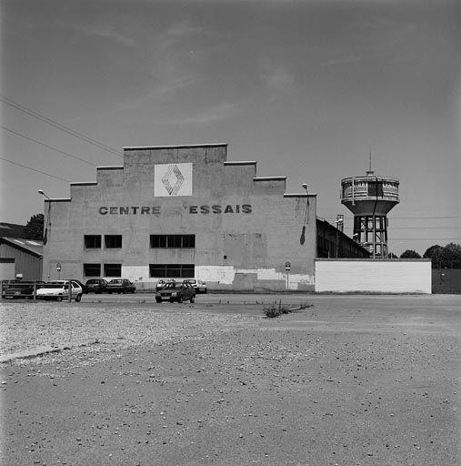 Centre d'essai B2, véhicules spéciaux, service adaptation et château d'eau RVI.