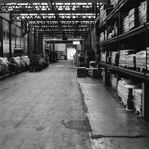 Usine moteur : passage n° 30 donnant accès au grand hall.