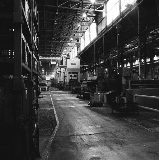 Emboutissage : ligne de presses moyennes mécanisées 'Kieresling' (600 tonnes), pour tôles épaisses et pièces moyennes (châssis).