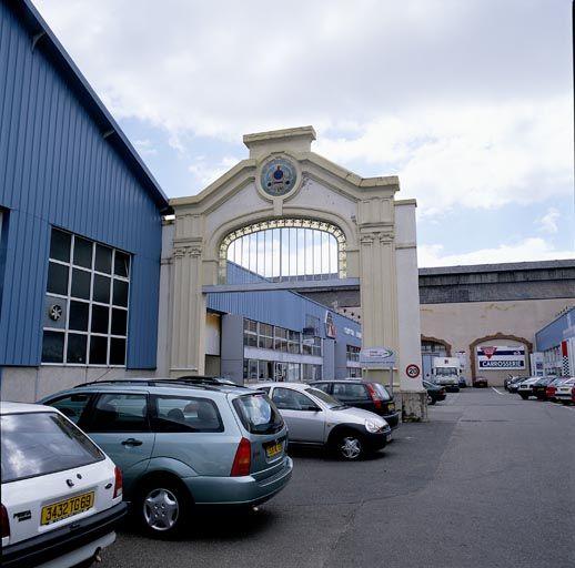 Ancienne porte de l'usine Berliet