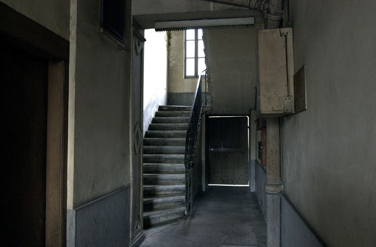 9 quai Perrache, immeuble avec entrée dans un couloir et escalier tournant à retours avec jour à l'arrière