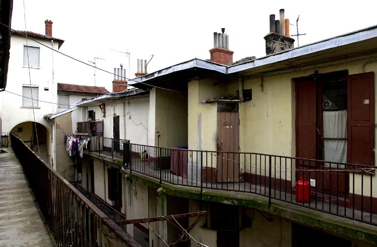 Elévation postérieure de l'immeuble sur rue, depuis l'ouest