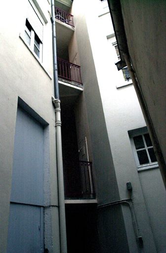 29 rue Delandine, cage d'escalier à l'angle des 2 corps de bâtiment