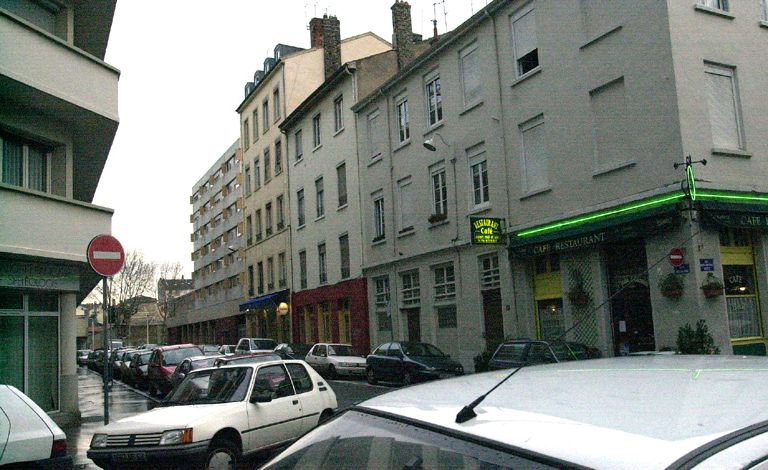 La rue Delandine depuis la rue Marc-Antoine-Petit, vers le nord