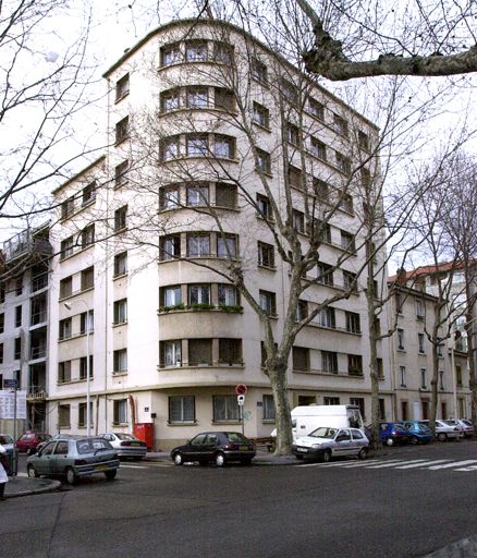 60 cours Suchet, immeuble à angle arrondi, construit par C. Bergier