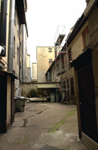 Vue des cours intérieures à l'ouest du cours Charlemagne, entre la rue Dugas-Montbel et le cours Suchet