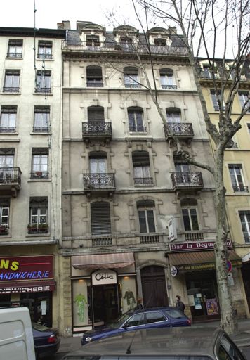 16 cours Charlemagne, décor d'encadrement des baies