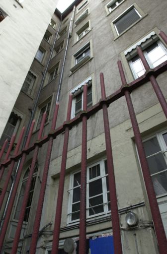 Elévations sur cour : la travée d'escalier à l'angle des deux corps de bâtiment