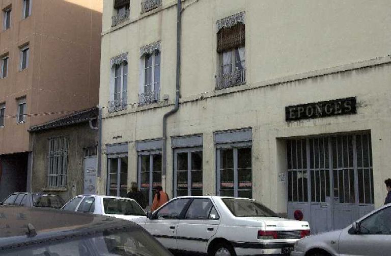 Vue du magasin d'éponges, rue Gilibert