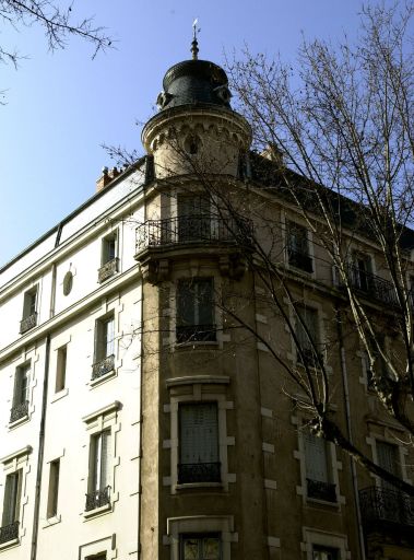 Détail du lanternon à l'angle du cours Suchet et de la rue Denuzière