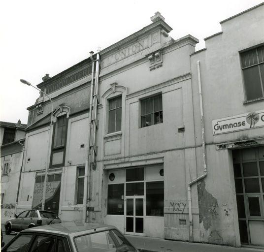 Vue nord-est détail enseigne date 1915.