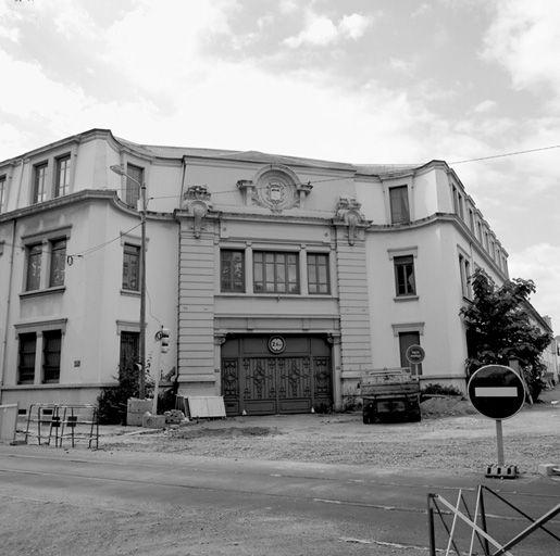 Vue générale de l'entrée principale