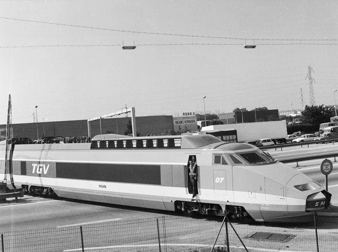 Sortie de TGV construit par Jeumont-Schneider
