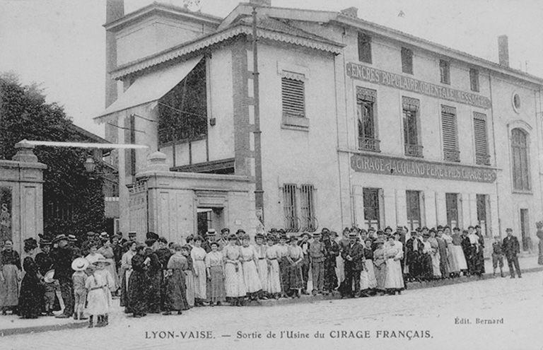 Carte postale de 1916, sortie d'usine