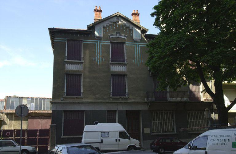 Façade de la maison patronale connexe de l'usine