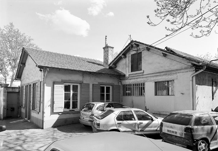 Cour de la fonderie vue ouest, bureau et ateliers