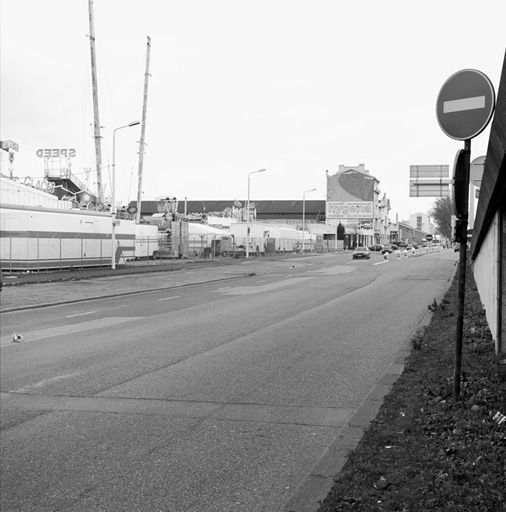 Vue sud de l'ensemble du site du quai Perrache : grande halle