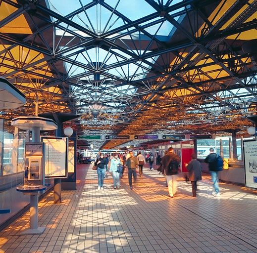 Vue d'ensemble de la passerelle depuis la gare