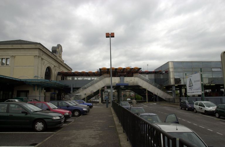 Vue du mail piétons reliant le centre d'échanges à la gare