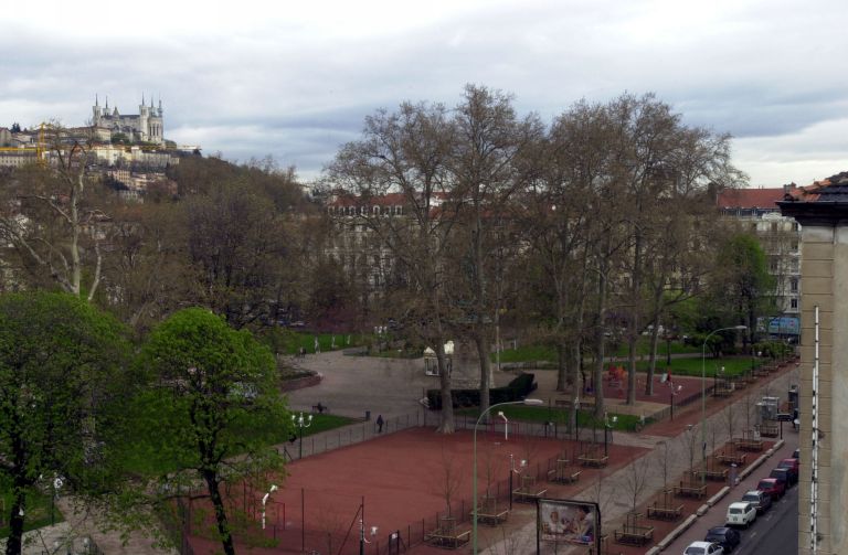 La place Carnot : vue depuis la terrasse des jardins, côté Rhône