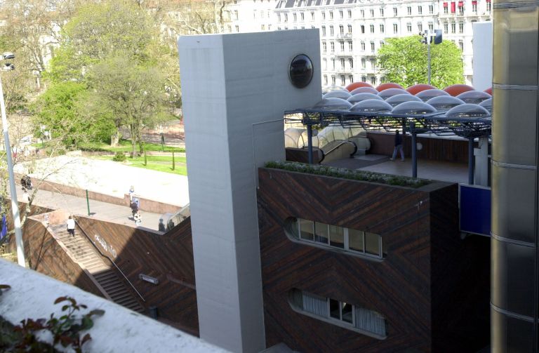 Rampe d'accès au centre d'échanges : vue de la terrasse des jardins