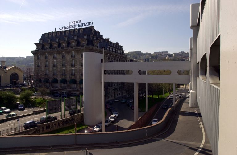 Accès piétons aux parkings : vue de profil