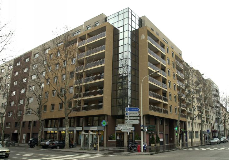 11-15 cours Charlemagne, immeuble avec décrochements de façade et jeu de matériaux