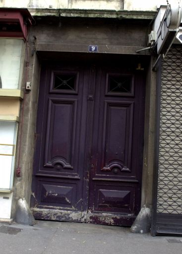 9 cours Charlemagne, huisserie de la porte d'entrée