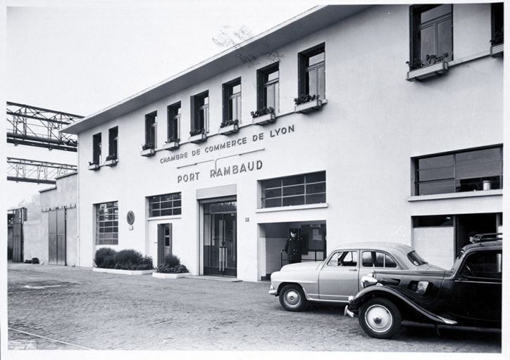 Le port Rambaud en 1934. Elévation principale du bureau du port.