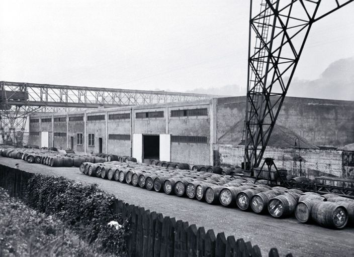 Le port Rambaud en 1934. Vue d'ensemble de l'entrepôt des vins.