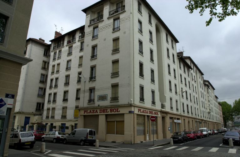 Vue d'ensemble depuis la place Sainte-Blandine, l'alignement rue Smith et l'angle rue Ravat