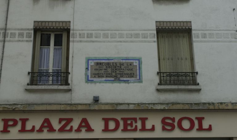 détail de l'inscription, rue Ravat